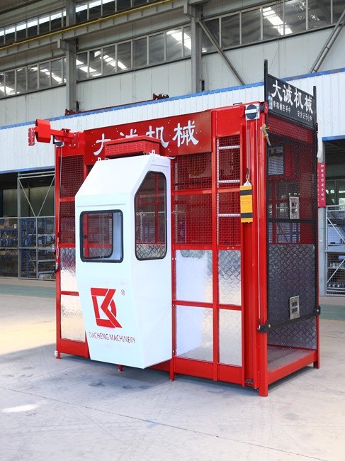 施工電梯安全運行時的注意事項！